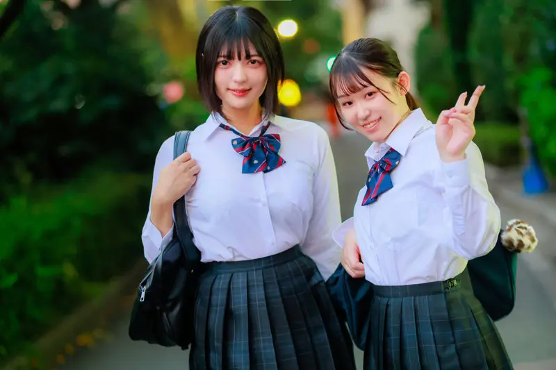 ゆみ＆まこ 三葉まこ (kure023)-1