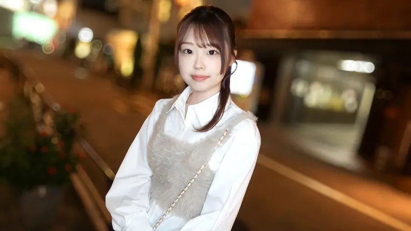 【SIRO-5635】佐倉ゆずき　「 男のおしっこを見るのが好き！？巨乳スレンダーボディという誰もが求める完璧少女…」|佐倉ゆずきがグラマラスな巨乳姿でキスをハメ撮りして新境地！